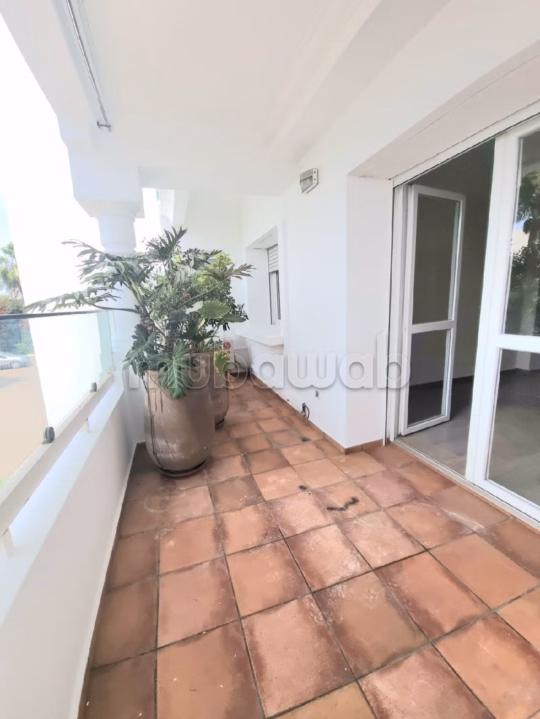 Piso en alquiler en CIL (Hay Salam). 6 habitaciones. Conserje y aire condicionado. 