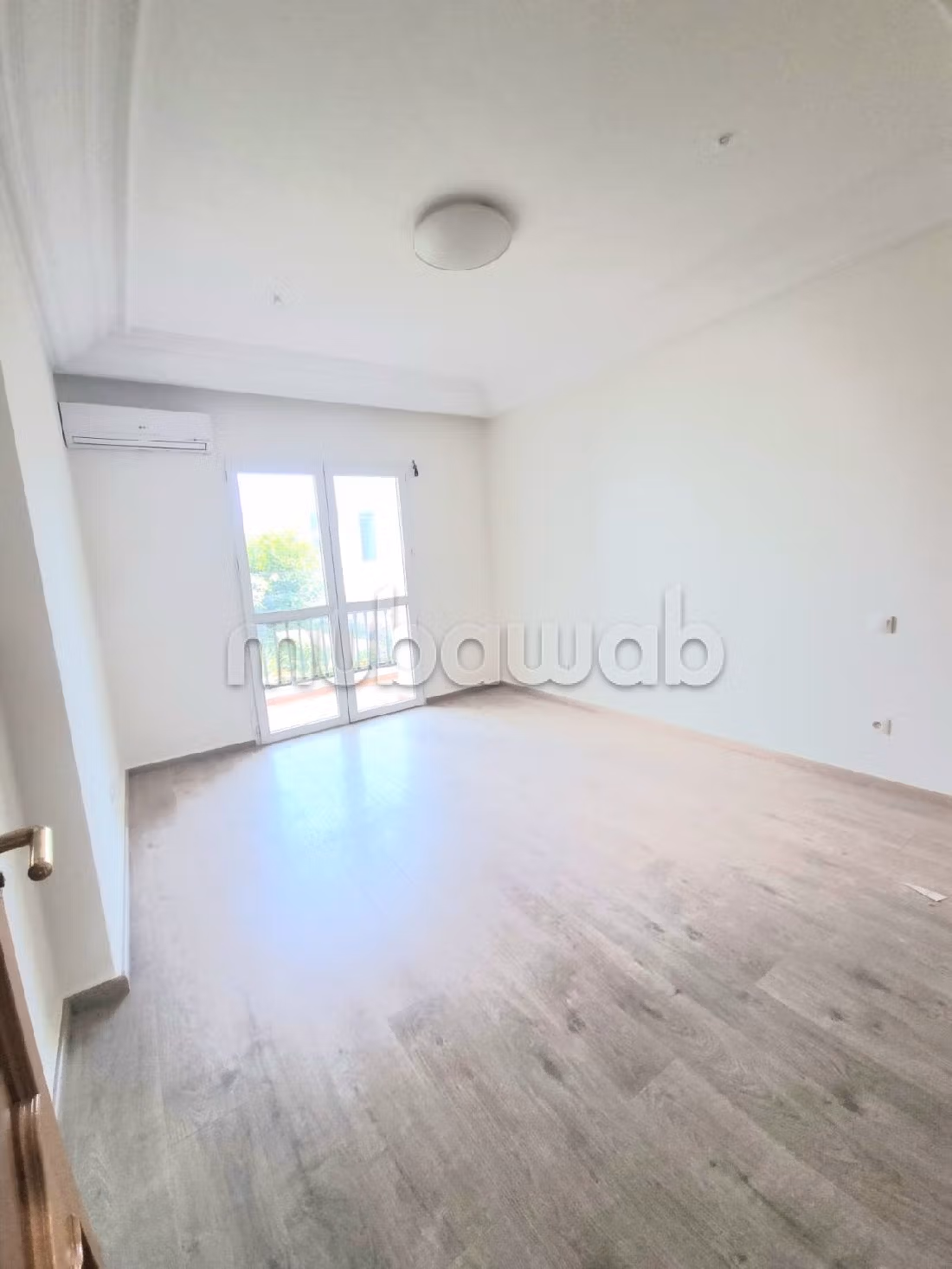 Piso en alquiler en CIL (Hay Salam). 6 habitaciones. Conserje y aire condicionado. 