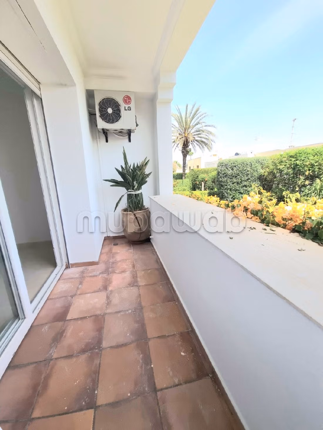 Piso en alquiler en CIL (Hay Salam). 6 habitaciones. Conserje y aire condicionado. 