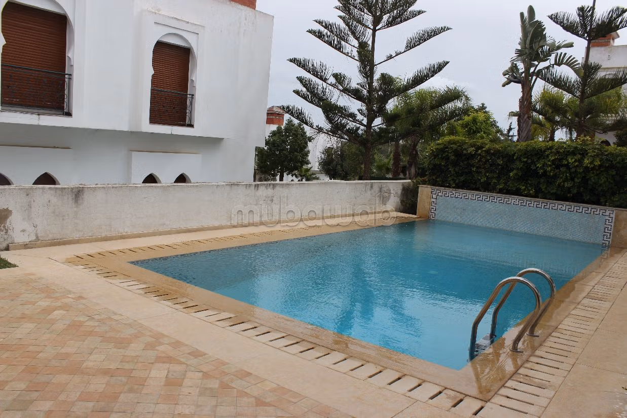Luxury villa for rent in Du Golf. Large area 560 m². Fully furnished. 