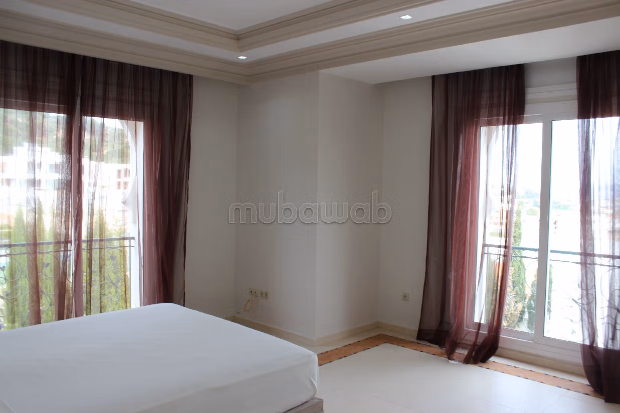 Luxury villa for rent in Du Golf. Large area 560 m². Fully furnished. 