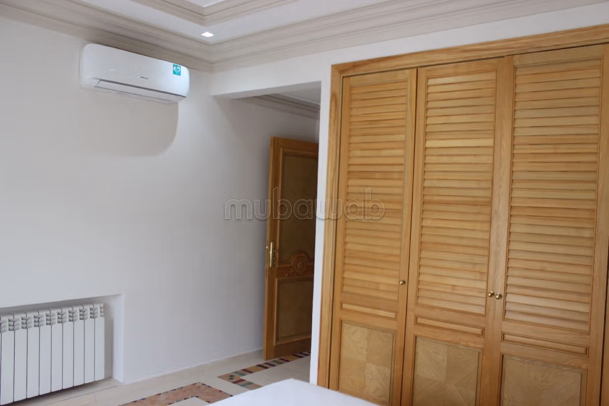 Luxury villa for rent in Du Golf. Large area 560 m². Fully furnished. 