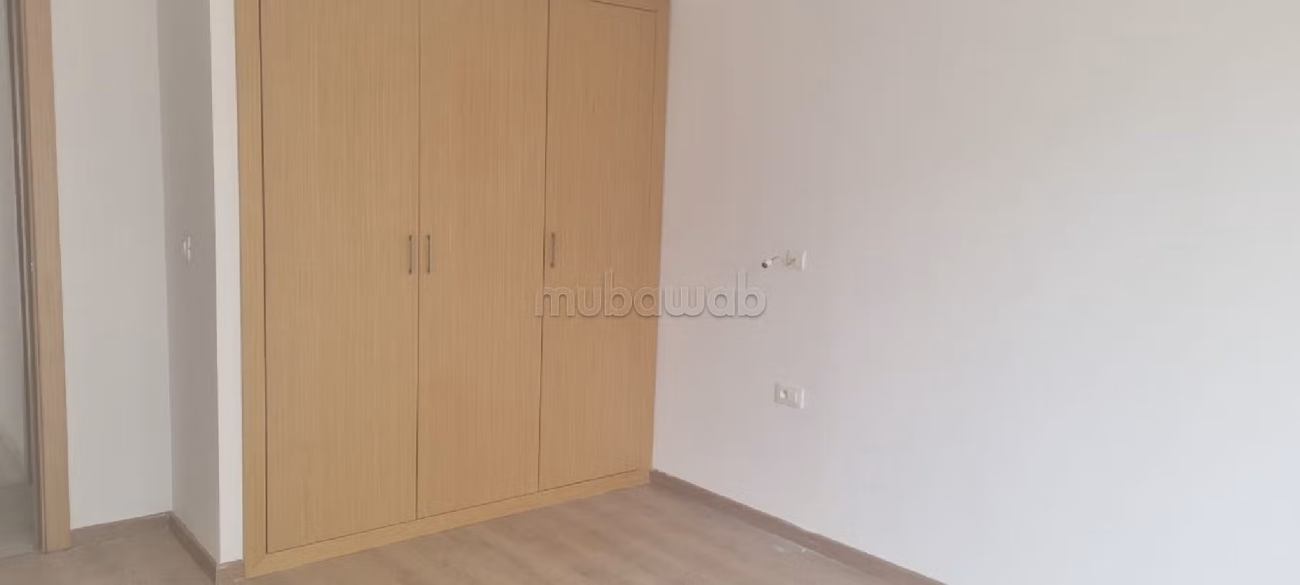 Find an apartment for rent. 2 rooms. caretaker available, air conditioning system. 