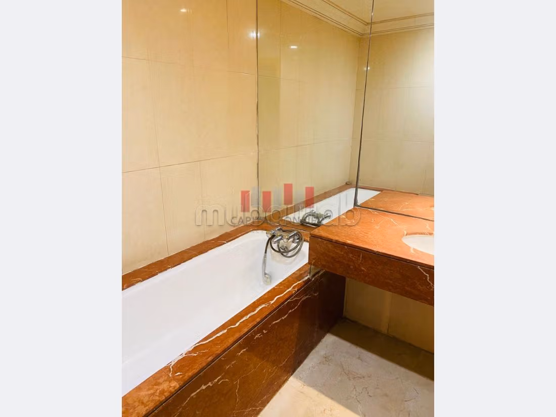 Rent an apartment in Racine. 2 lovely rooms. With Lift, Carpark