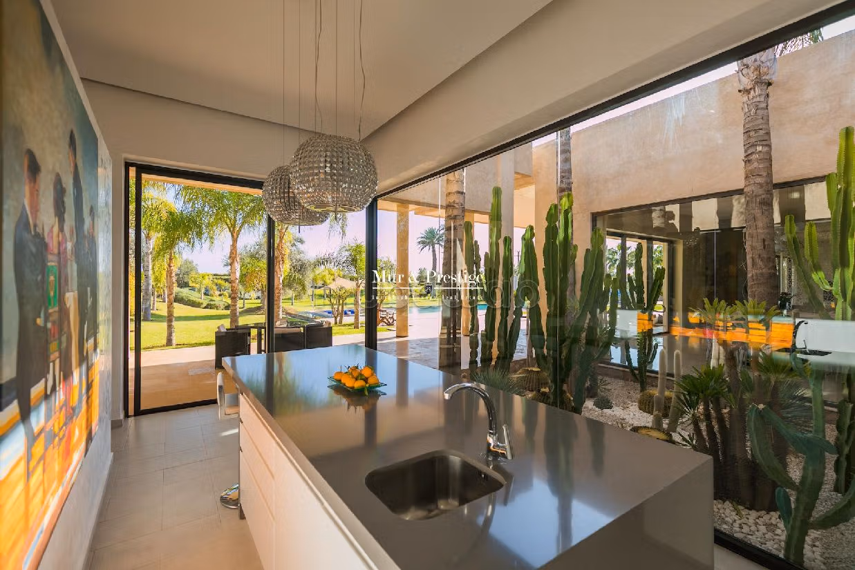 فيلا ممتازة للبيع بمراكش. 6 قطع رائعة. الراحة مع مكيف الهواء و مدفأة