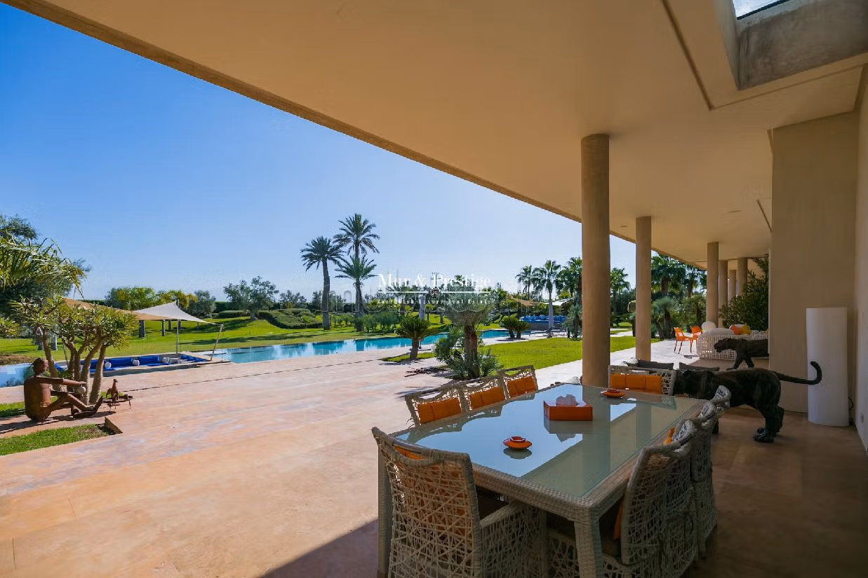 فيلا ممتازة للبيع بمراكش. 6 قطع رائعة. الراحة مع مكيف الهواء و مدفأة