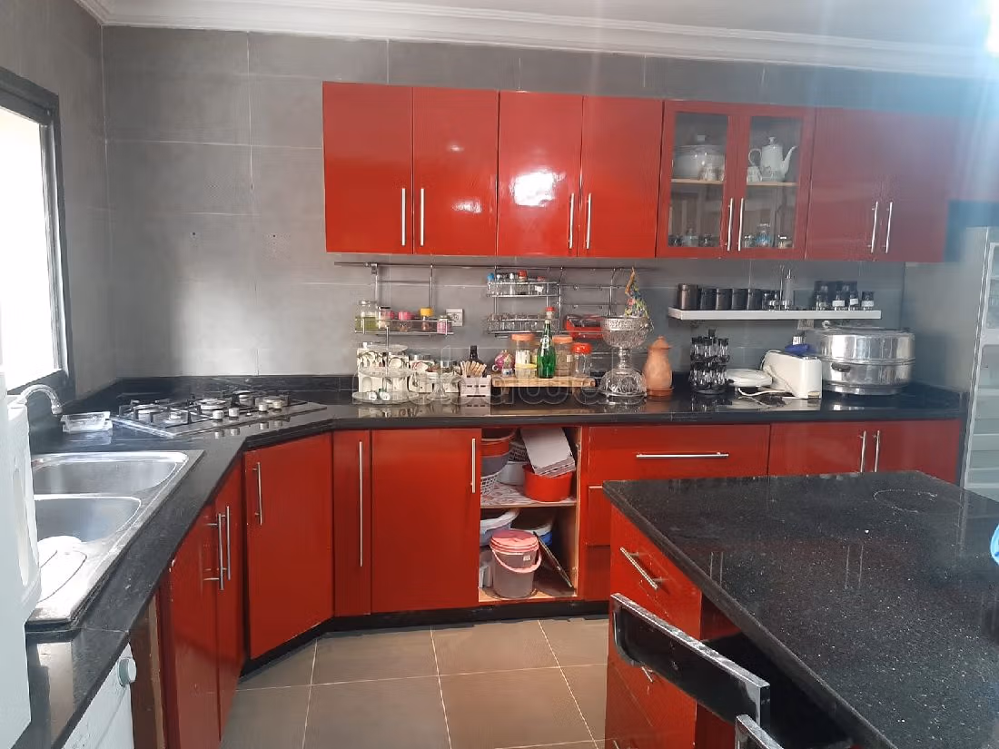 Villa a vendre sur 3 niveaux résidence sécurise