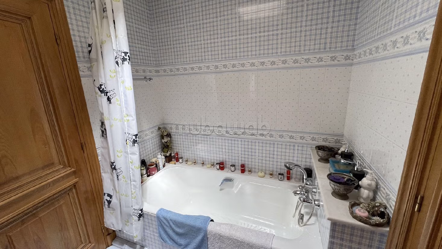 Sell apartment in Mechouar. Area 700 m². Residence with swimming pool, Air conditioning. 