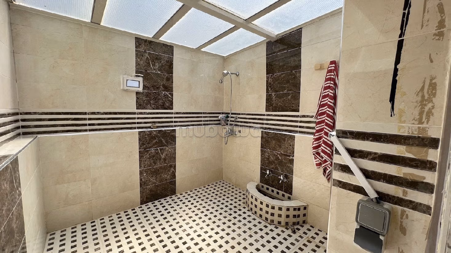 Sell apartment in Mechouar. Area 700 m². Residence with swimming pool, Air conditioning. 