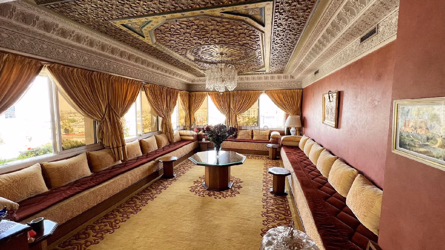 Sell apartment in Mechouar. Area 700 m². Residence with swimming pool, Air conditioning. 