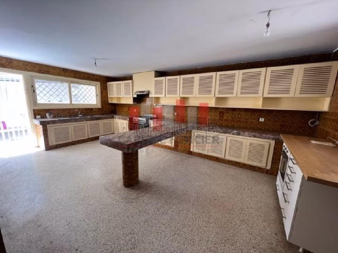 فيلا ممتازة للبيع بحي السلام السيال. 4 غرف ممتازة. شرفة جميلة وحديقة