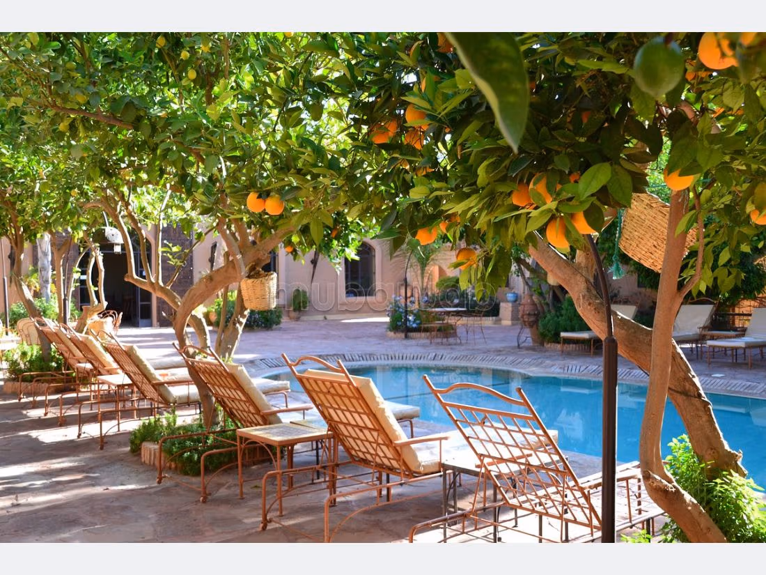 رياض للبيع ب بنيارة. 9 غرف ممتازة. مفروشة. 