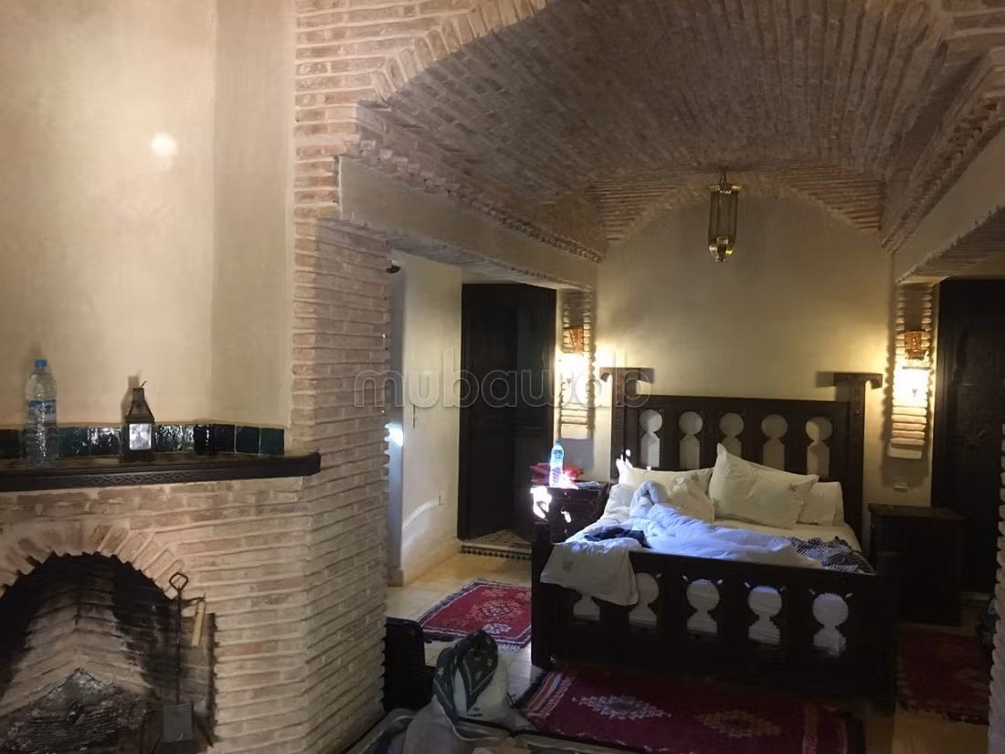 رياض للبيع ب بنيارة. 9 غرف ممتازة. مفروشة. 