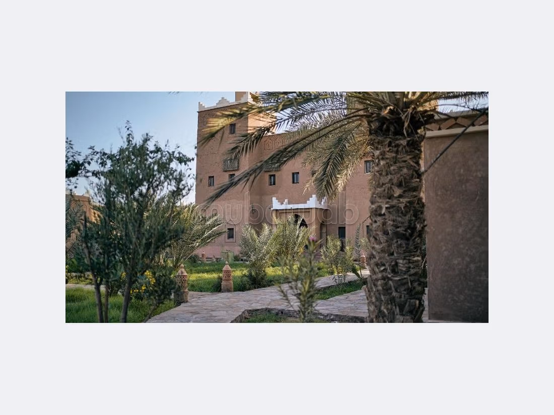 رياض للبيع ب بنيارة. 9 غرف ممتازة. مفروشة. 