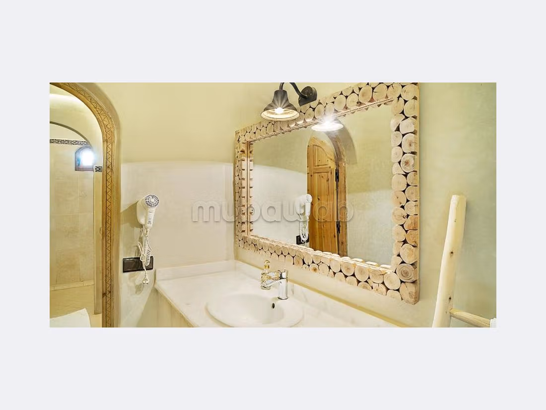 رياض للبيع ب بنيارة. 9 غرف ممتازة. مفروشة. 