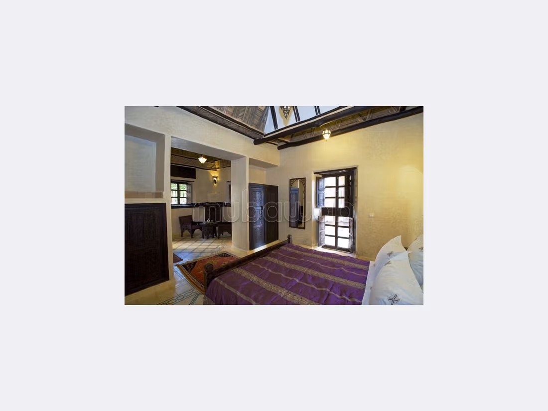 رياض للبيع ب بنيارة. 9 غرف ممتازة. مفروشة. 