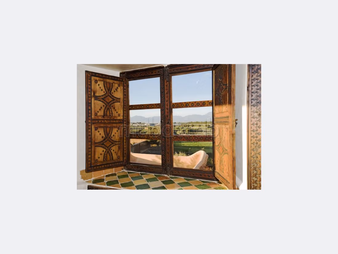 رياض للبيع ب بنيارة. 9 غرف ممتازة. مفروشة. 