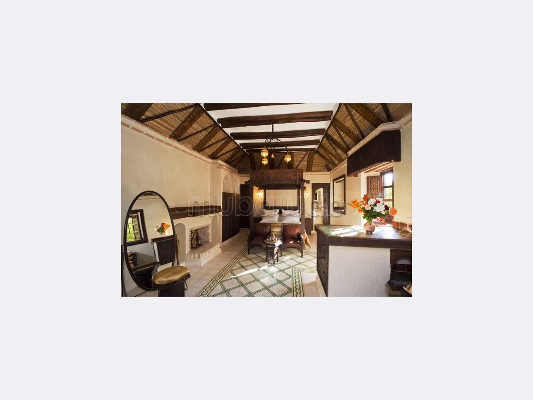 رياض للبيع ب بنيارة. 9 غرف ممتازة. مفروشة. 