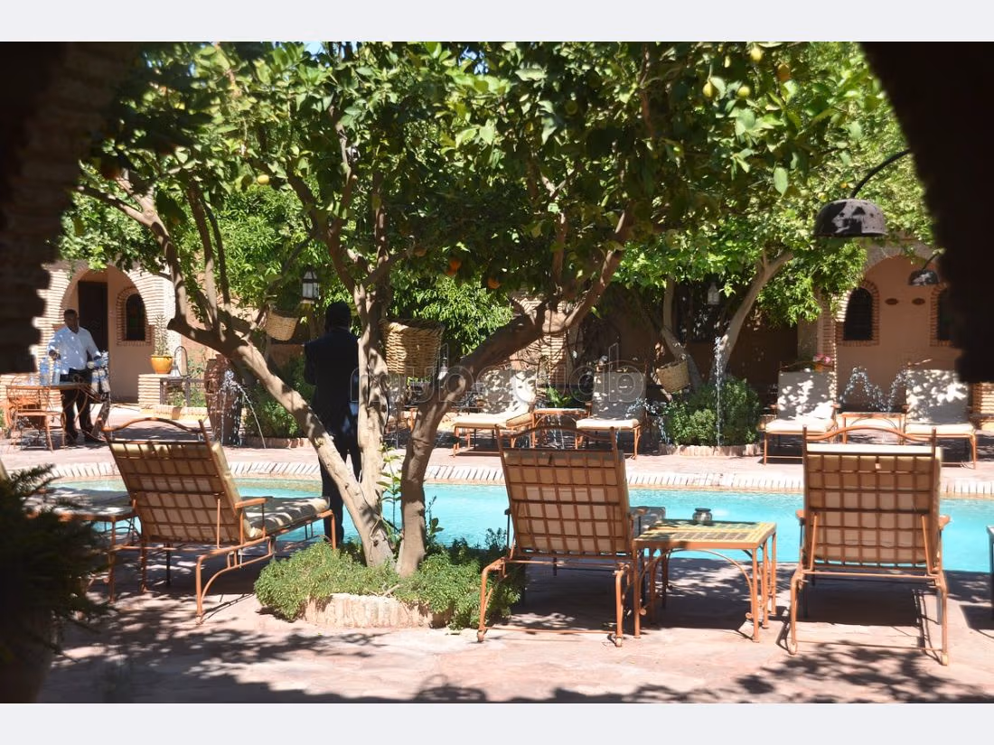 رياض للبيع ب بنيارة. 9 غرف ممتازة. مفروشة. 