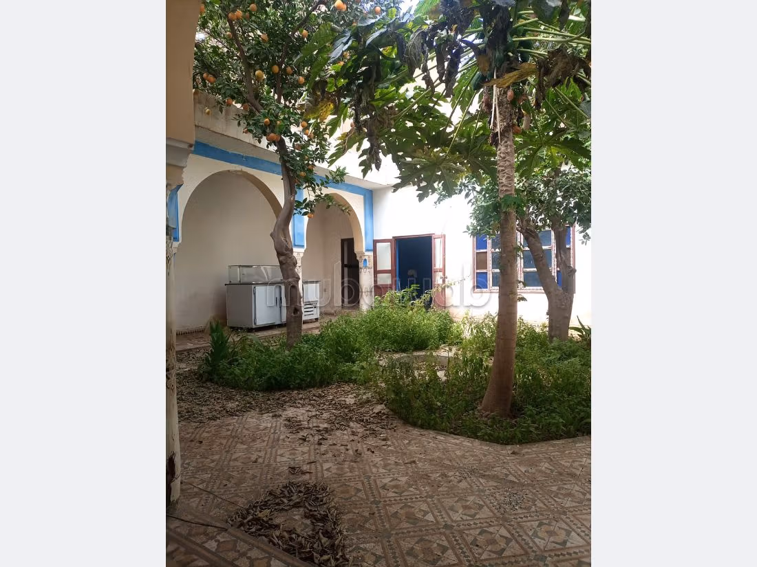 Sontuoso riad in vendita a Assarag. Superficie totale 220 m². Giardino e terrazzo