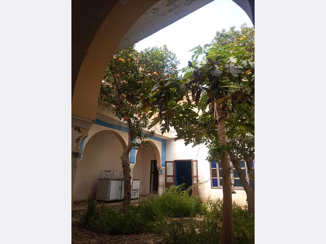 Sontuoso riad in vendita a Assarag. Superficie totale 220 m². Giardino e terrazzo