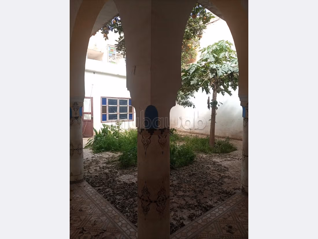 Sontuoso riad in vendita a Assarag. Superficie totale 220 m². Giardino e terrazzo