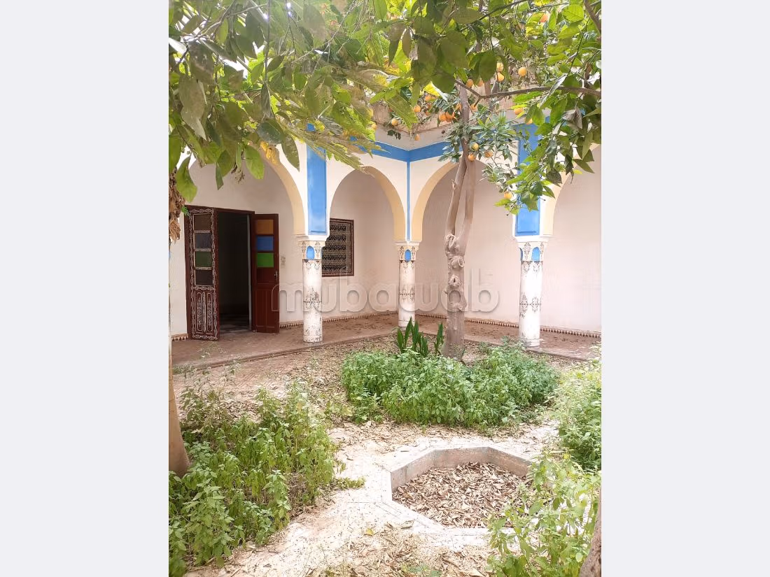 Sontuoso riad in vendita a Assarag. Superficie totale 220 m². Giardino e terrazzo