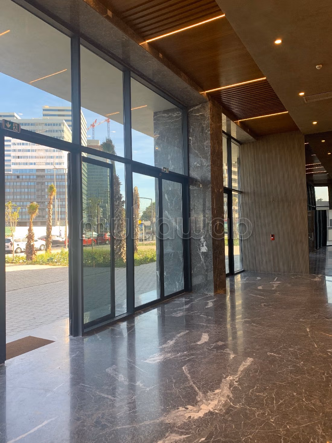 Oficinas en alquiler en Casablanca Finance City. Gran superficie 600 m². Puerta blindada y residencia segura.