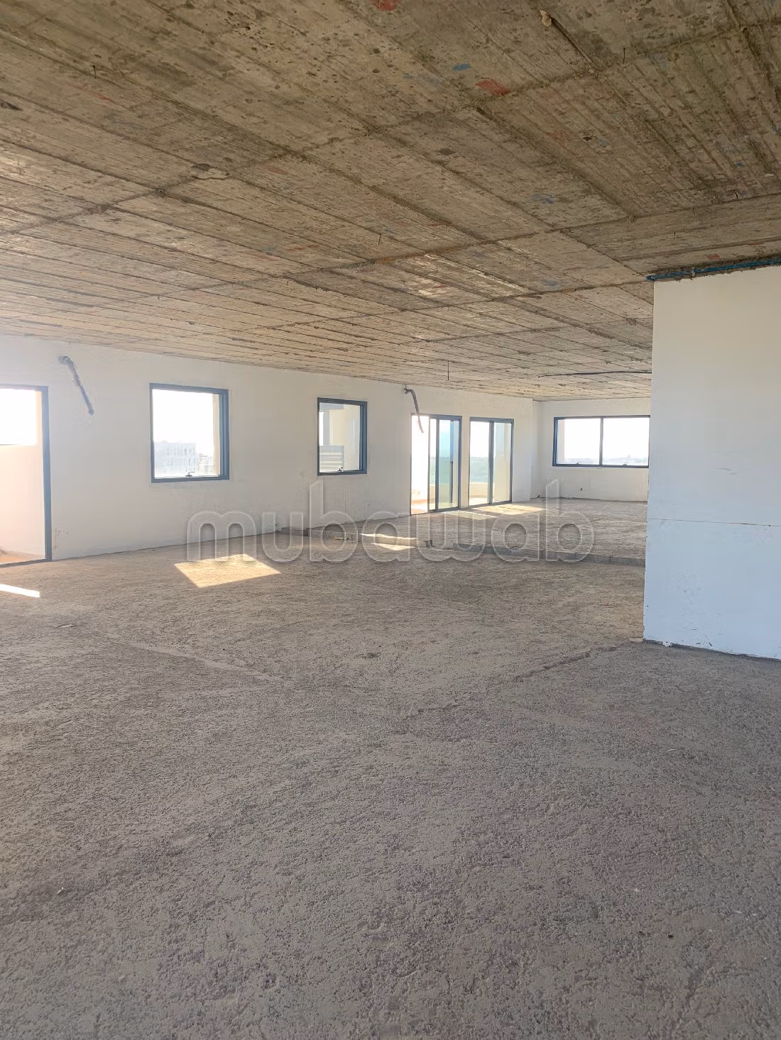 Oficinas en alquiler en Casablanca Finance City. Gran superficie 600 m². Puerta blindada y residencia segura.