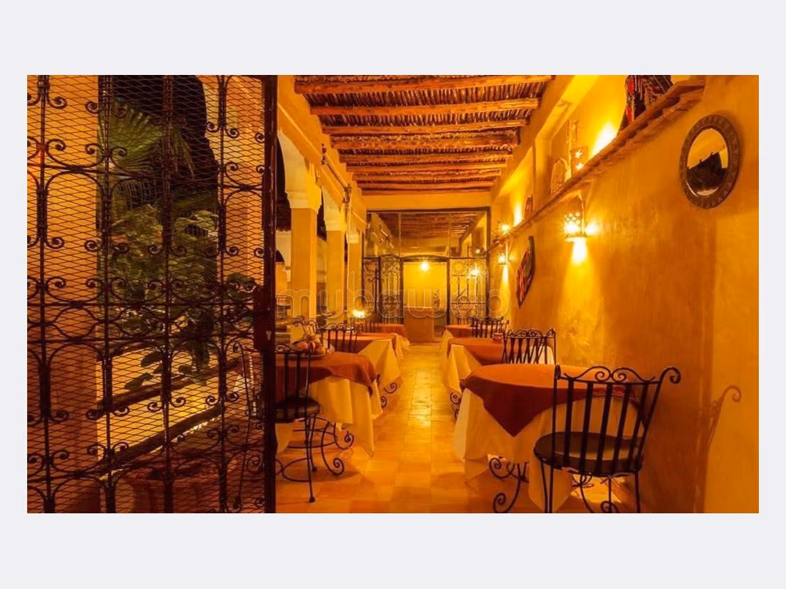 Maravilloso riad en venta en Akniss. Gran superficie 270 m². Amueblado. 