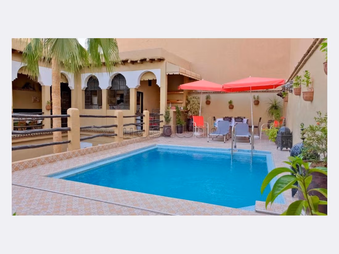 Maravilloso riad en venta en Akniss. Gran superficie 270 m². Amueblado. 