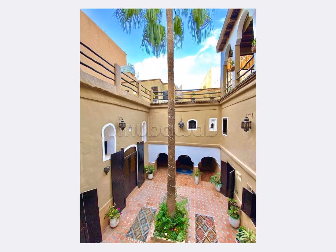 Maravilloso riad en venta en Akniss. Gran superficie 270 m². Amueblado. 