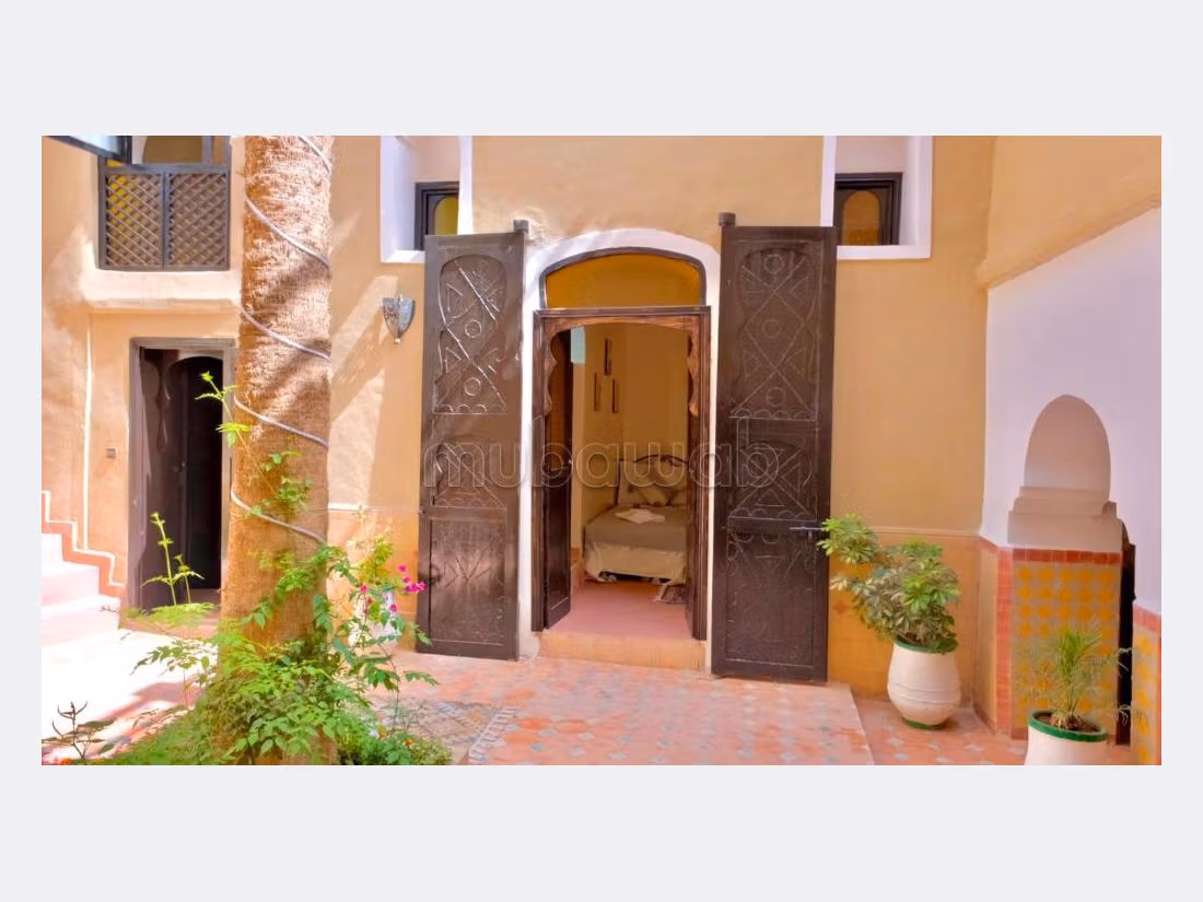 Maravilloso riad en venta en Akniss. Gran superficie 270 m². Amueblado. 