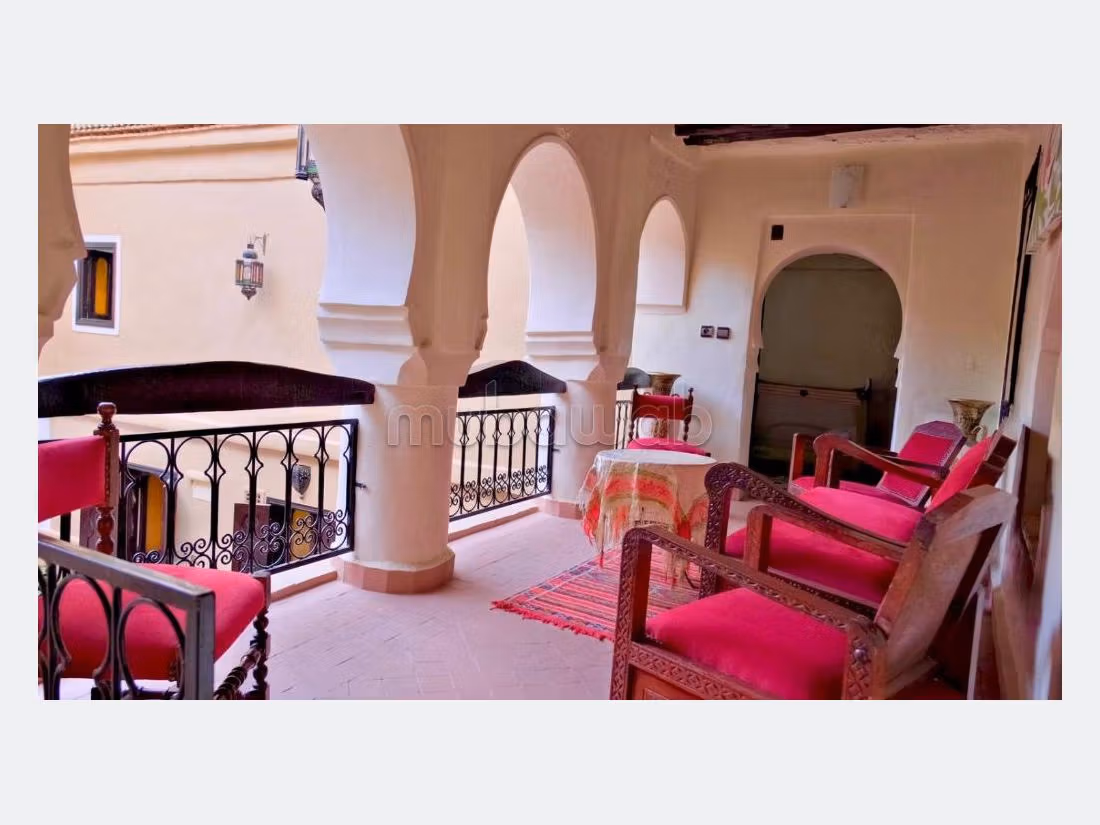 Maravilloso riad en venta en Akniss. Gran superficie 270 m². Amueblado. 