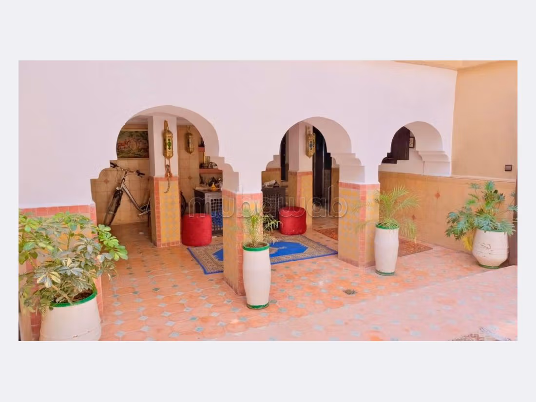 Maravilloso riad en venta en Akniss. Gran superficie 270 m². Amueblado. 