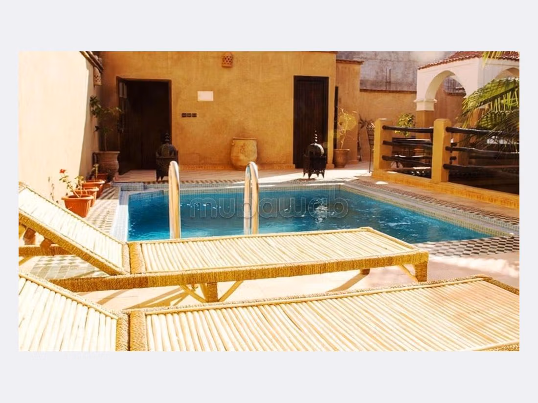 Maravilloso riad en venta en Akniss. Gran superficie 270 m². Amueblado. 