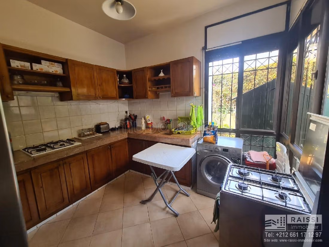 suntuosa casa en venta en Riyad. Área total 280 m². Piscina, aire condicionado. 