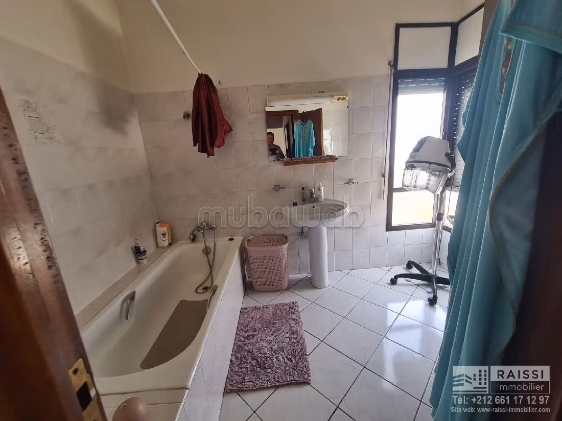 suntuosa casa en venta en Riyad. Área total 280 m². Piscina, aire condicionado. 