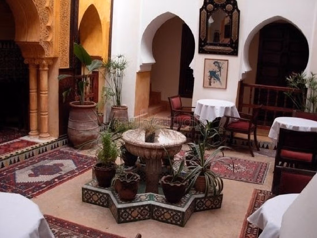 بيع رياض ب الجامع الكبير. المساحة الكلية 200 م². شرفة رائعة. 