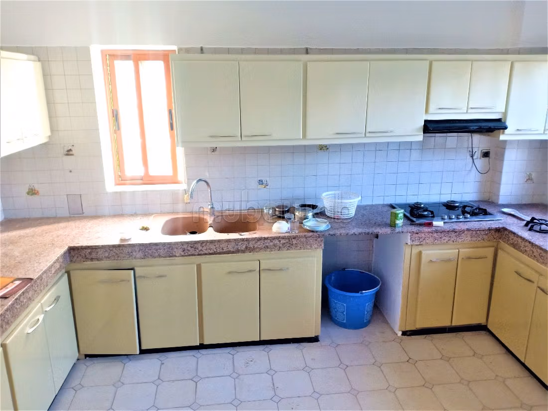 فيلا ممتازة للبيع ب حي الطيران - مابيلا. 8 قطع رائعة. صحن فضائي وباب متين وممتاز. 