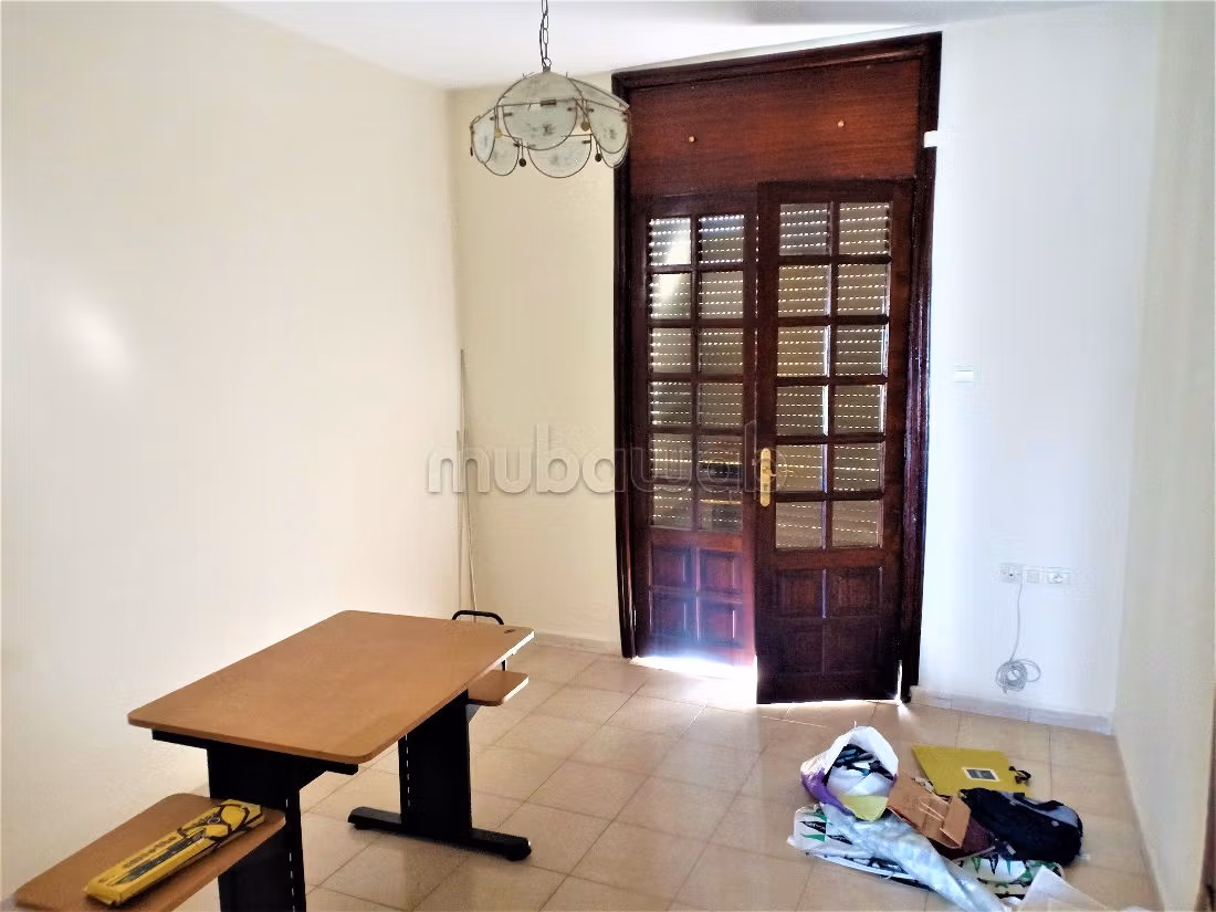 فيلا ممتازة للبيع ب حي الطيران - مابيلا. 8 قطع رائعة. صحن فضائي وباب متين وممتاز. 