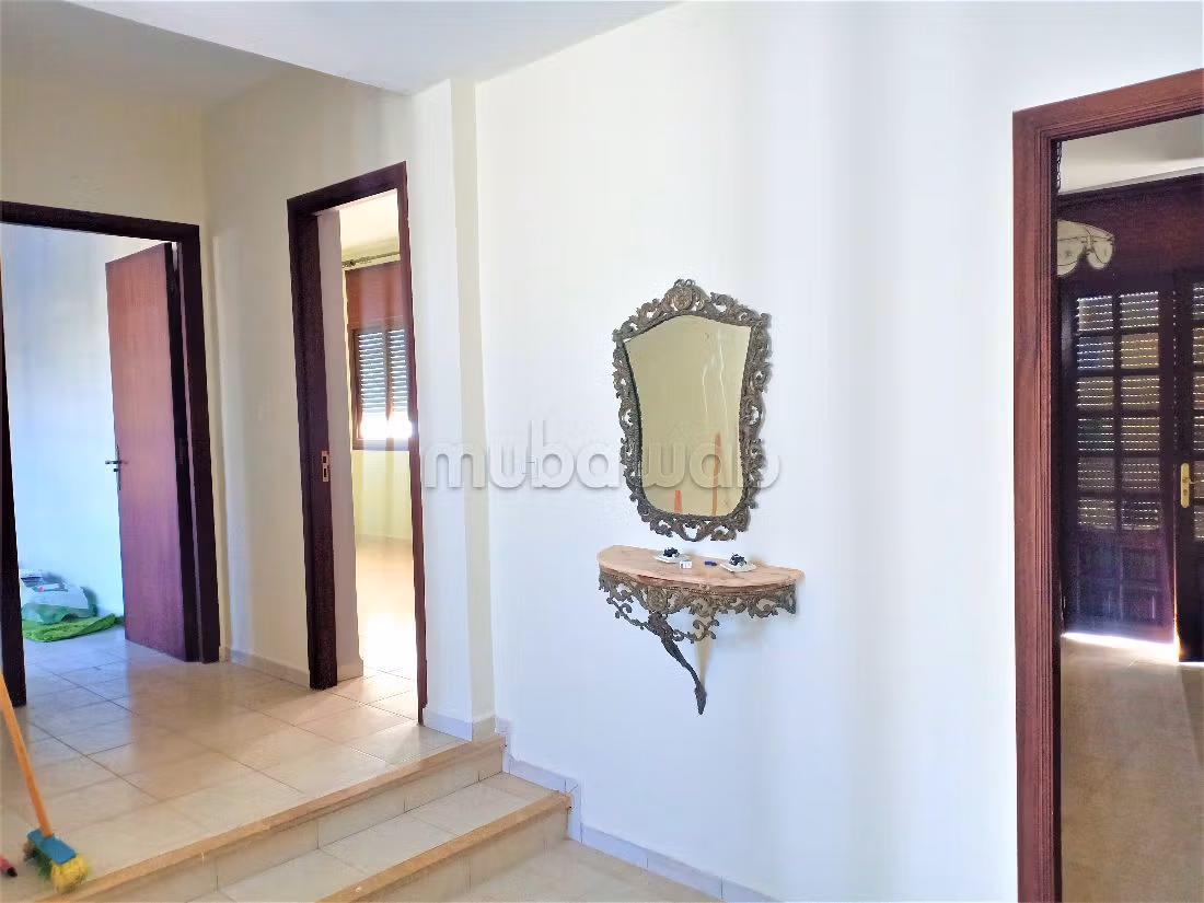 فيلا ممتازة للبيع ب حي الطيران - مابيلا. 8 قطع رائعة. صحن فضائي وباب متين وممتاز. 