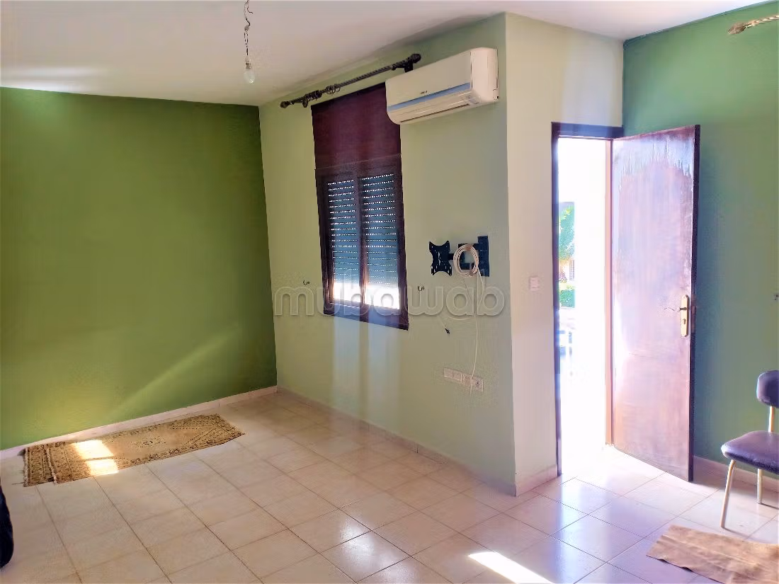 فيلا ممتازة للبيع ب حي الطيران - مابيلا. 8 قطع رائعة. صحن فضائي وباب متين وممتاز. 