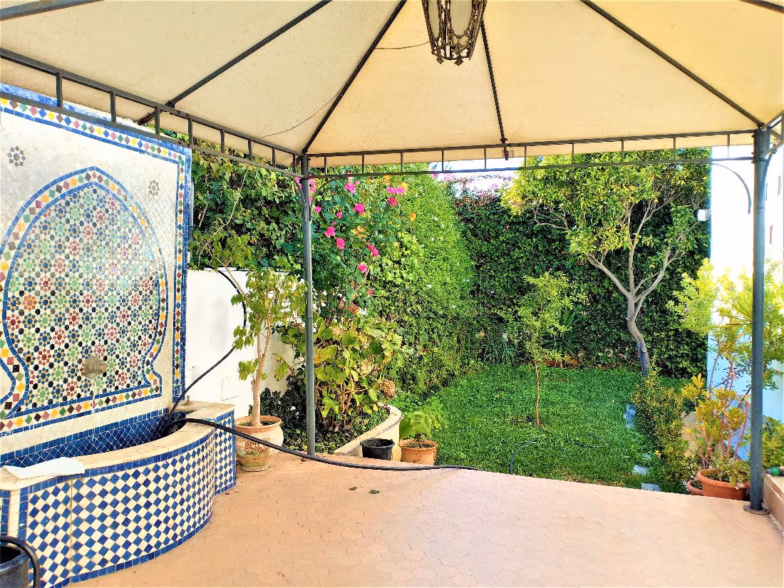 فيلا ممتازة للبيع ب حي الطيران - مابيلا. 8 قطع رائعة. صحن فضائي وباب متين وممتاز. 