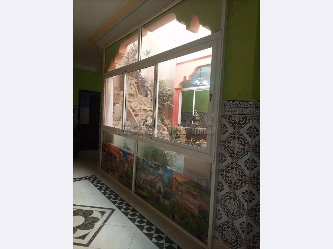بيع منزل ب السارغ. 6 قطع رائعة. صالة مغربية تقليدية وباب متين. 