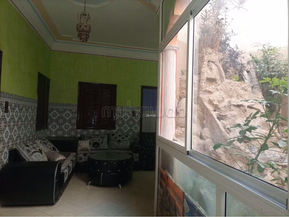 بيع منزل ب السارغ. 6 قطع رائعة. صالة مغربية تقليدية وباب متين. 