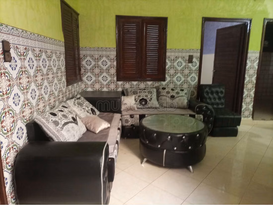 بيع منزل ب السارغ. 6 قطع رائعة. صالة مغربية تقليدية وباب متين. 