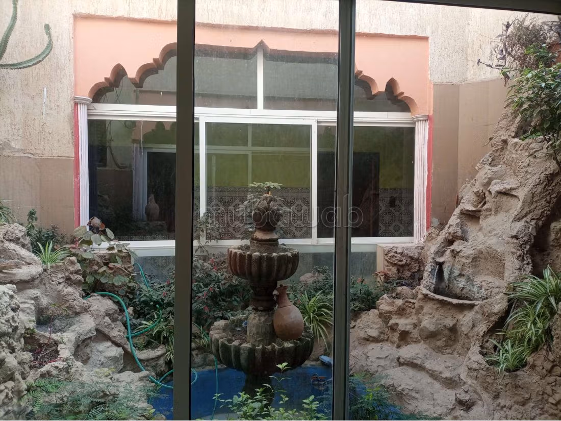 بيع منزل ب السارغ. 6 قطع رائعة. صالة مغربية تقليدية وباب متين. 