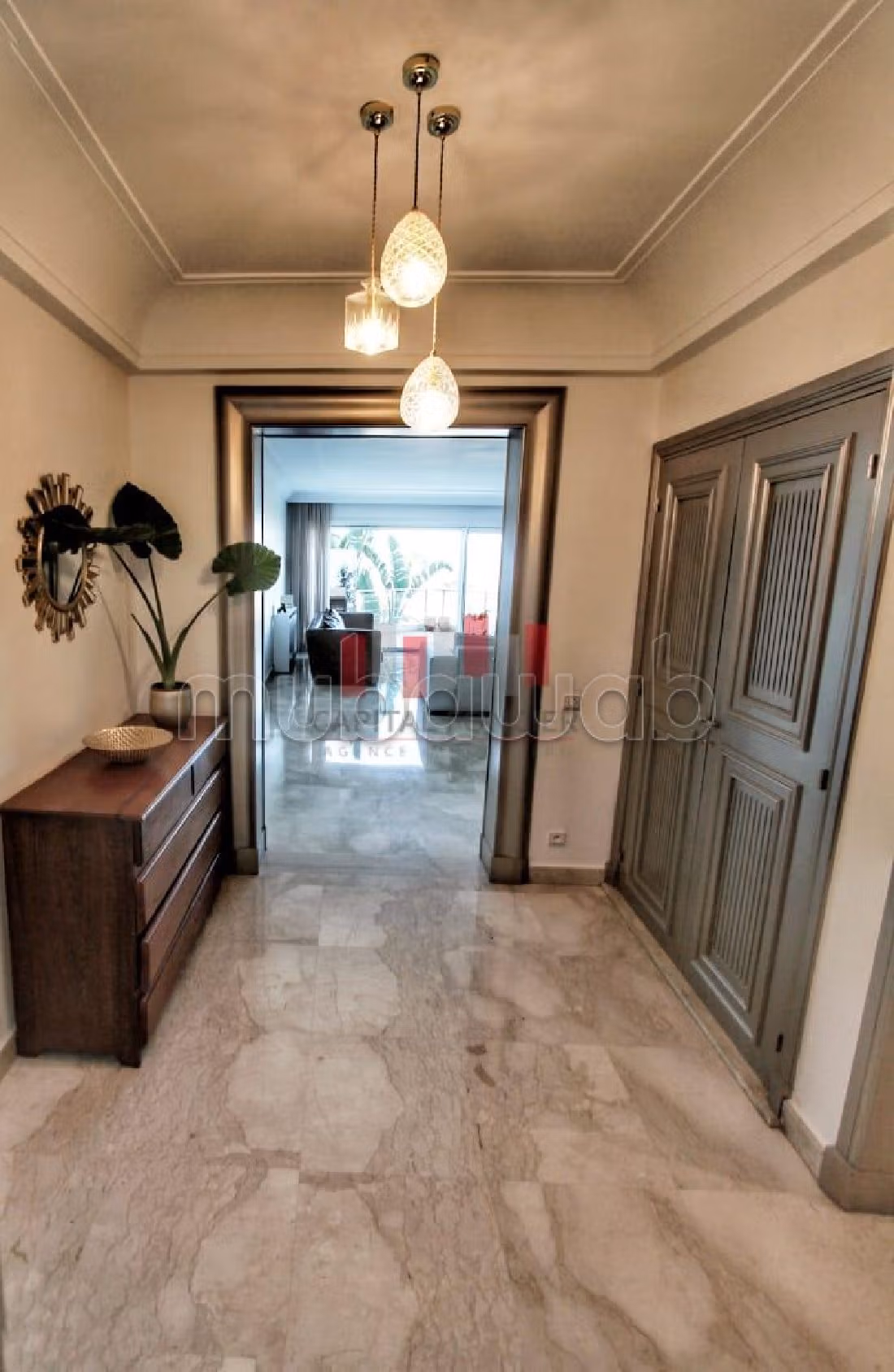 Piso en alquiler en Ain Diab. 3 dormitorios. Con muebles