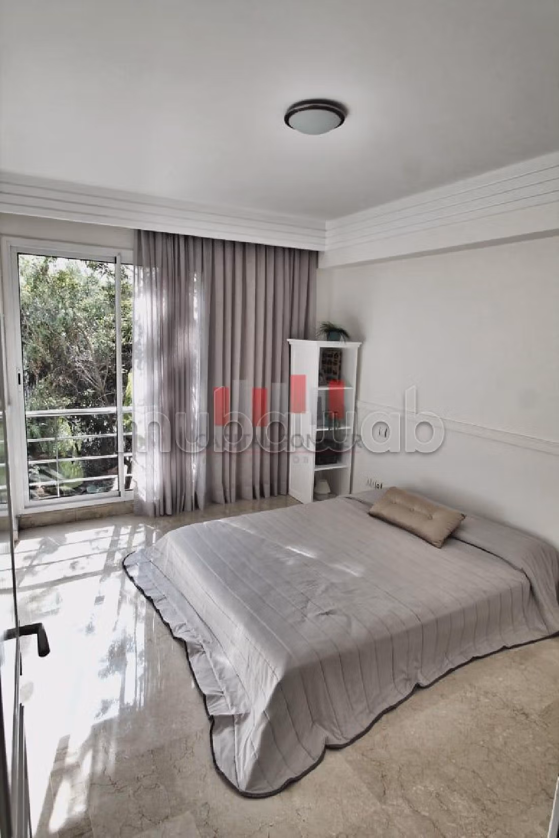 Piso en alquiler en Ain Diab. 3 dormitorios. Con muebles